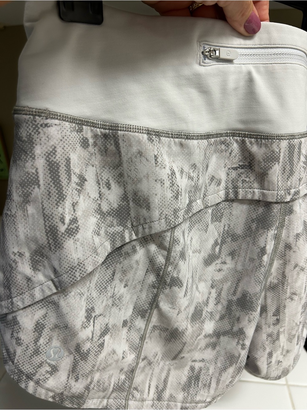 Lululemon White & Gray Printed running shorts